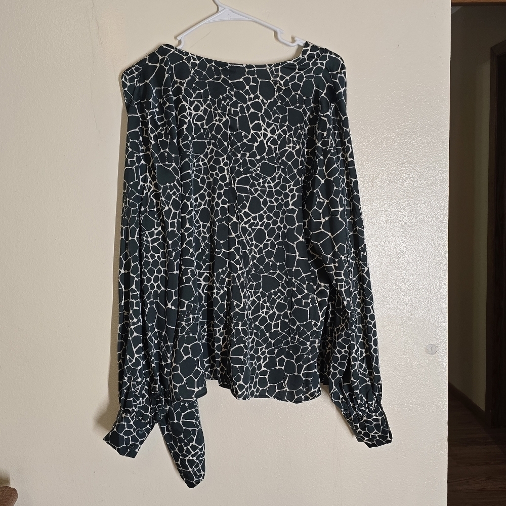 Worthington Black and White Blouse - Picture 4 of 4